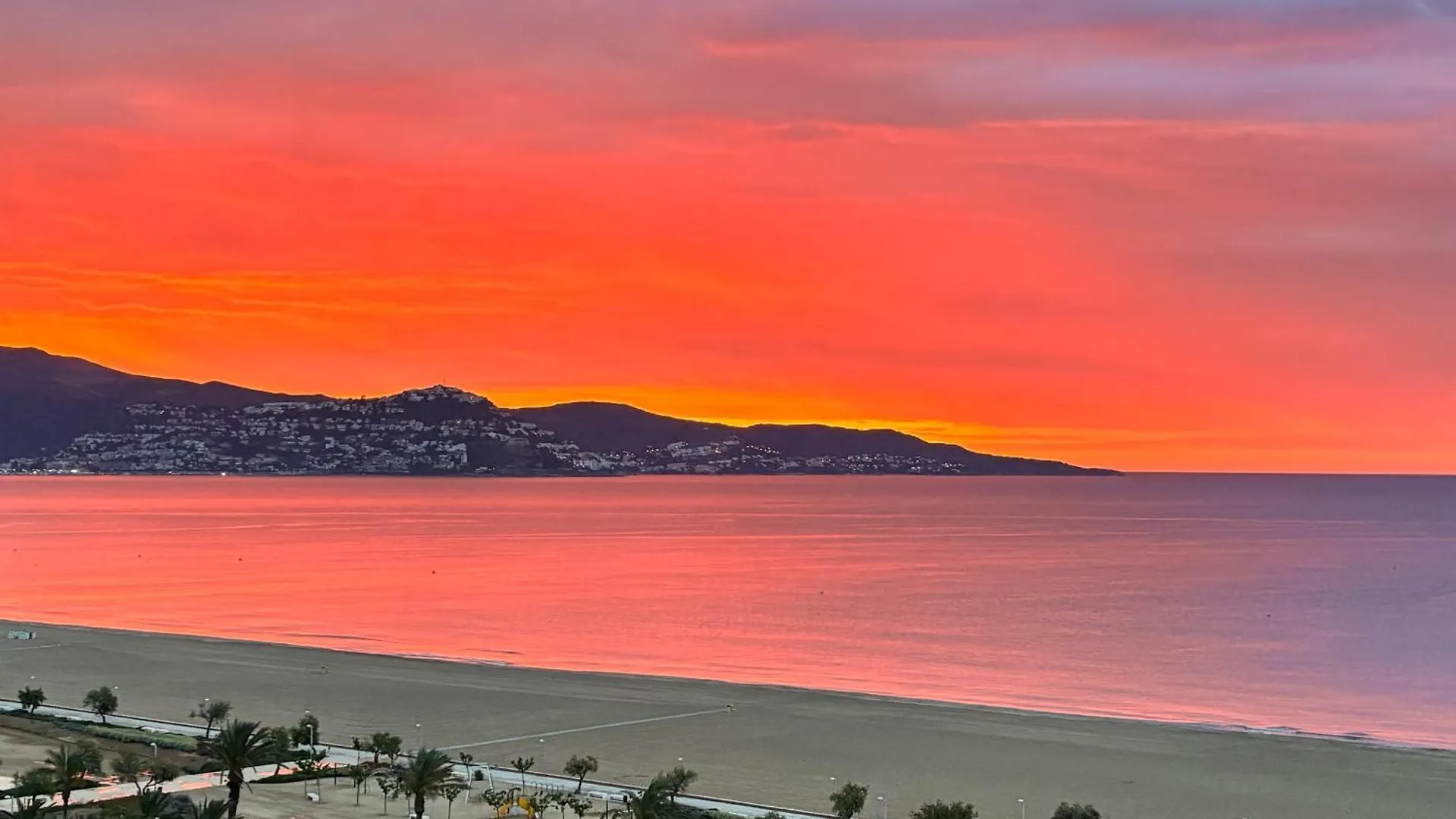 Seafront Apartment With Air Conditioner Empuriabrava Spanien